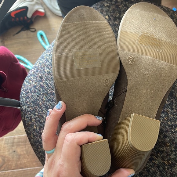 Brown booties - Picture 4 of 4